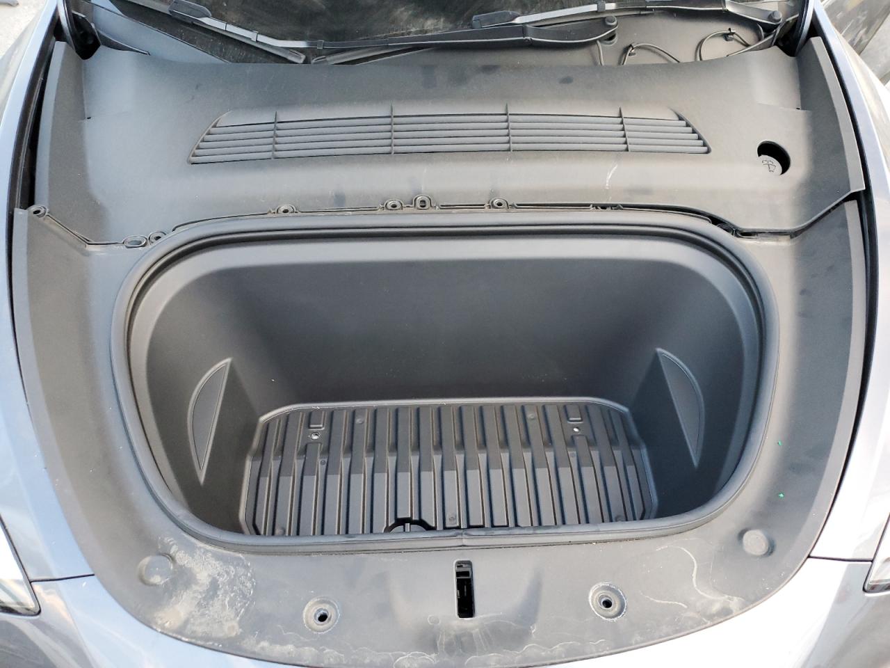 2022 Tesla Model Y VIN: 7SAYGDEE3NF360692 Lot: 92936175