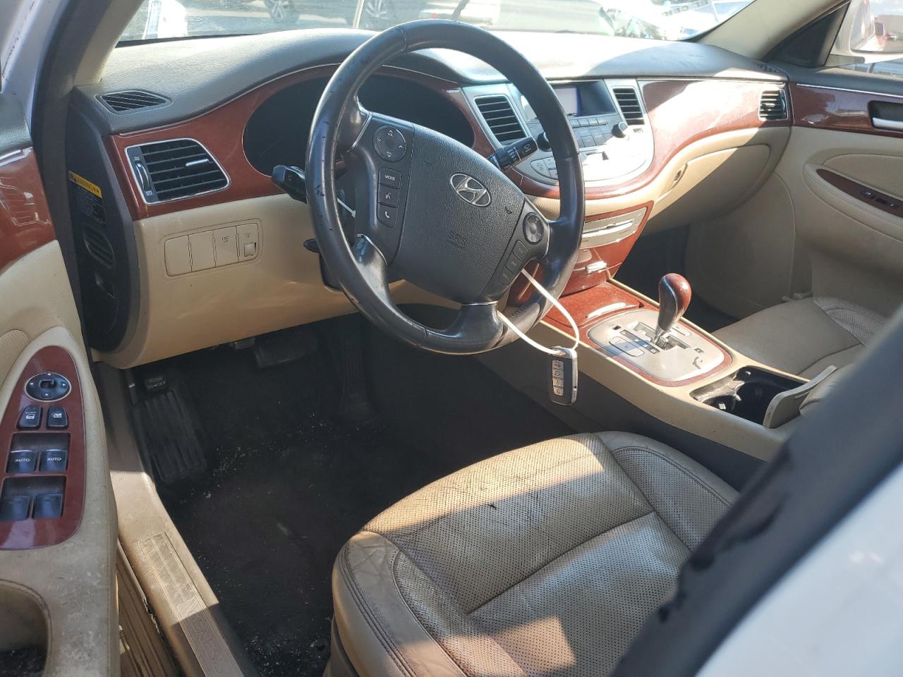 2013 Hyundai Genesis 3.8L VIN: KMHGC4DD4DU230130 Lot: 92939655