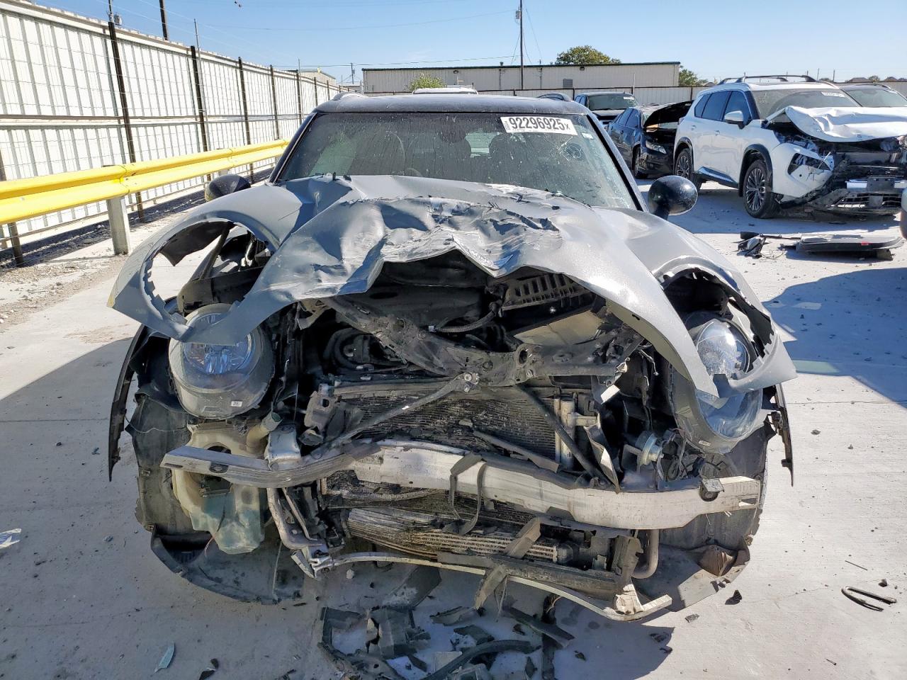 2016 Mini Cooper Clubman VIN: WMWLN5C53G2E31529 Lot: 92296925