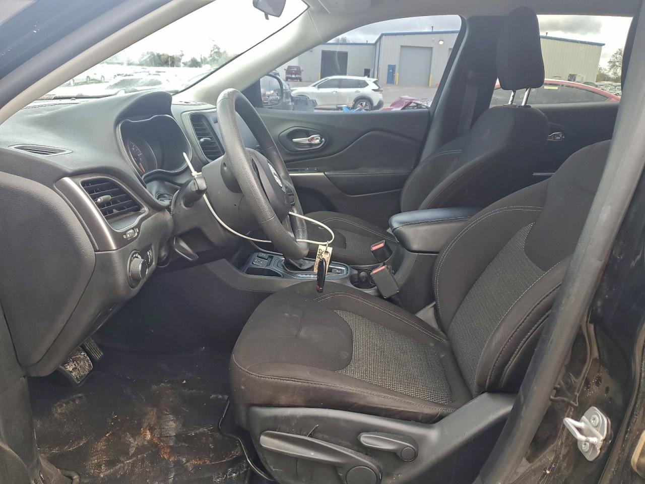 2020 Jeep Cherokee Latitude VIN: 1C4PJLCBXLD556050 Lot: 93191305