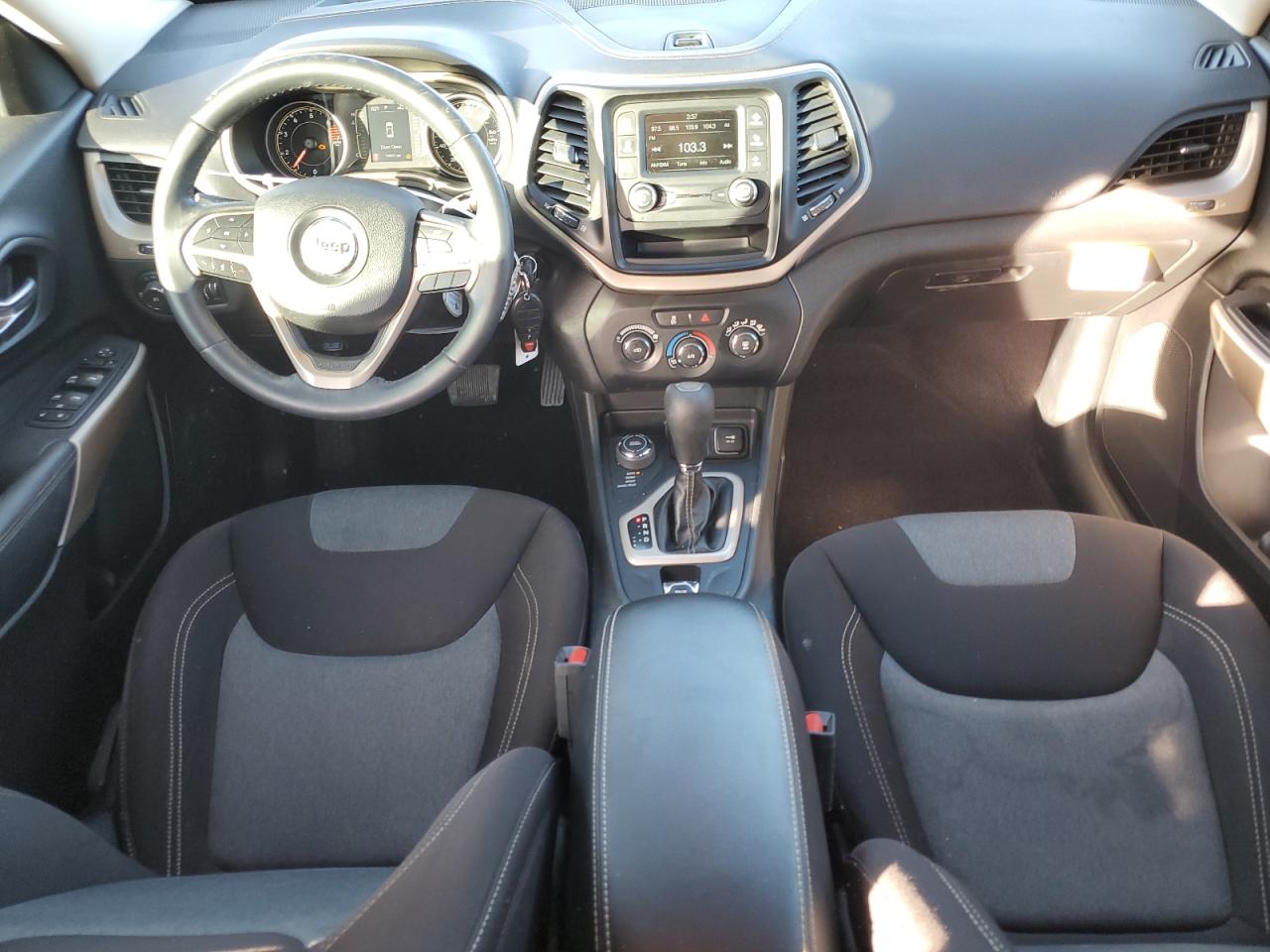 2018 Jeep Cherokee Latitude VIN: 1C4PJMCB8JD569947 Lot: 93339015