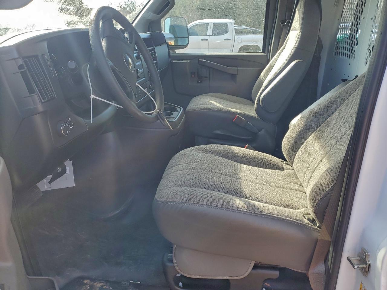 2025 Chevrolet Express G2500 VIN: 1GCWGAF74S1106948 Lot: 94179565