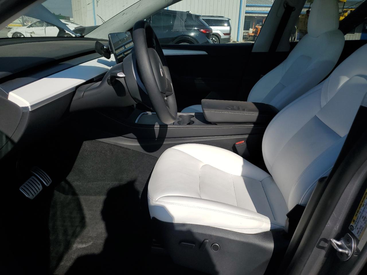 2024 Tesla Model Y VIN: 7SAYGDEF3RA302092 Lot: 91639535