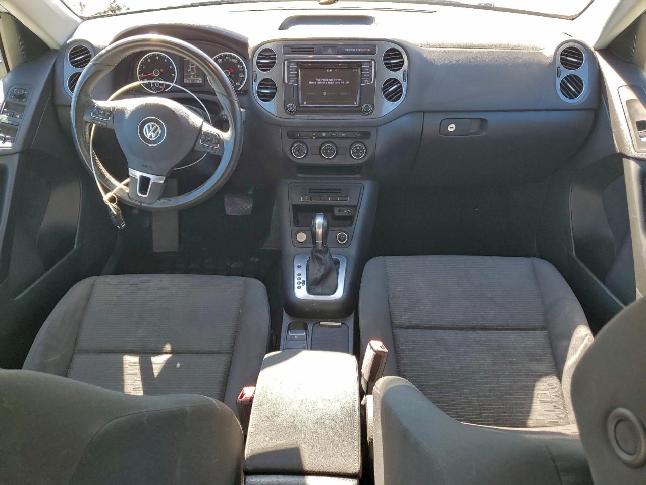 2018 Volkswagen Tiguan Limited VIN: WVGAV7AX0JK002861 Lot: 94149155