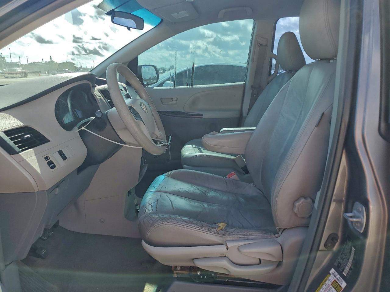 2011 Toyota Sienna VIN: 5TDZK3DC1BS164333 Lot: 94468965