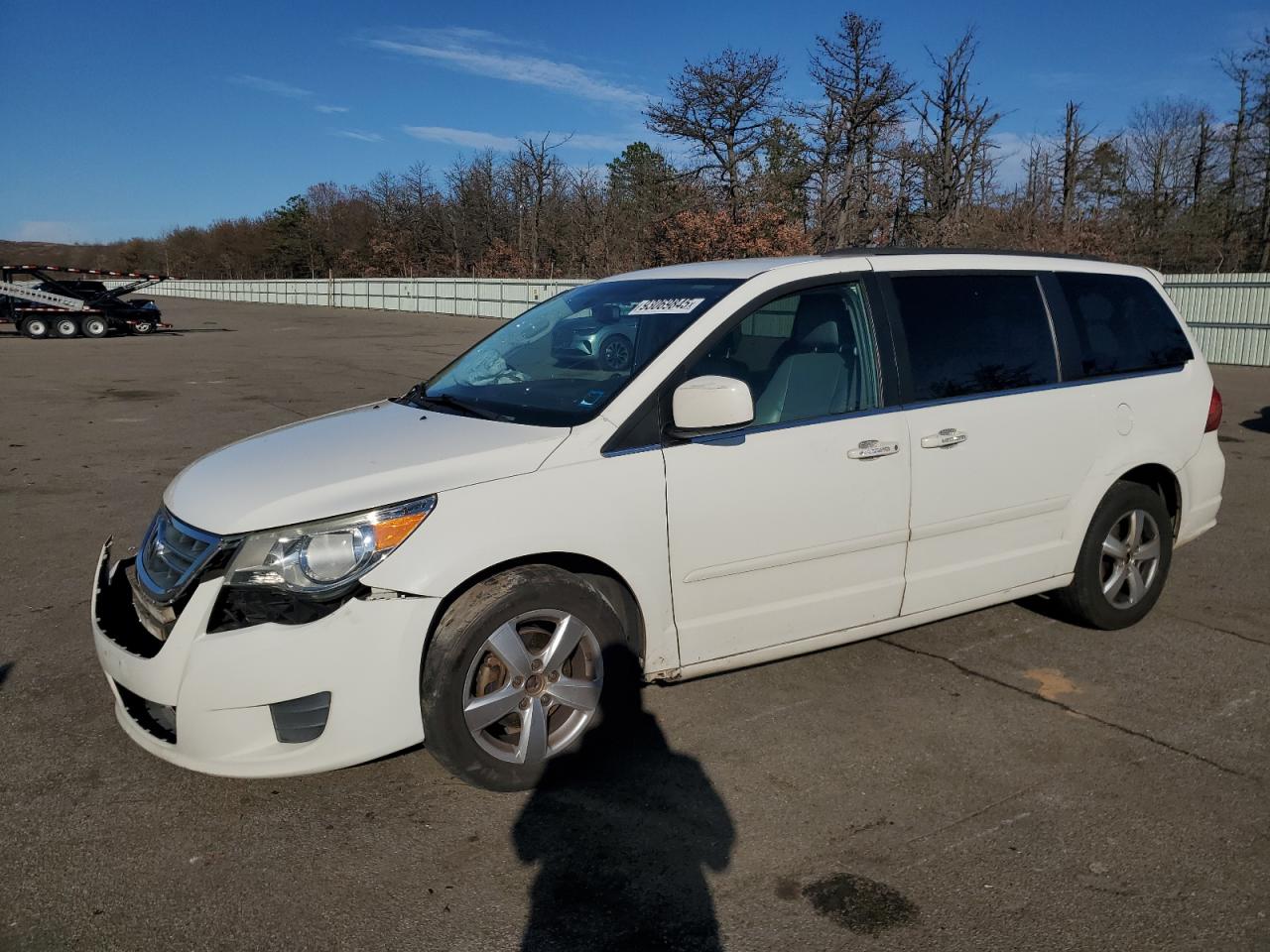 2011 Volkswagen Routan Se