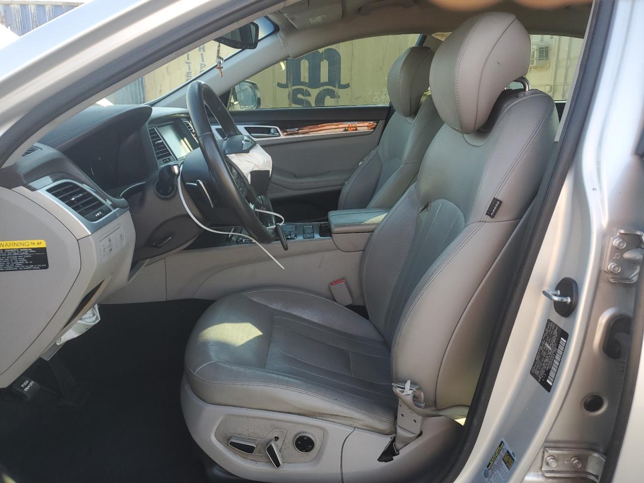 2015 Hyundai Genesis 3.8L VIN: KMHGN4JE4FU050172 Lot: 93555515