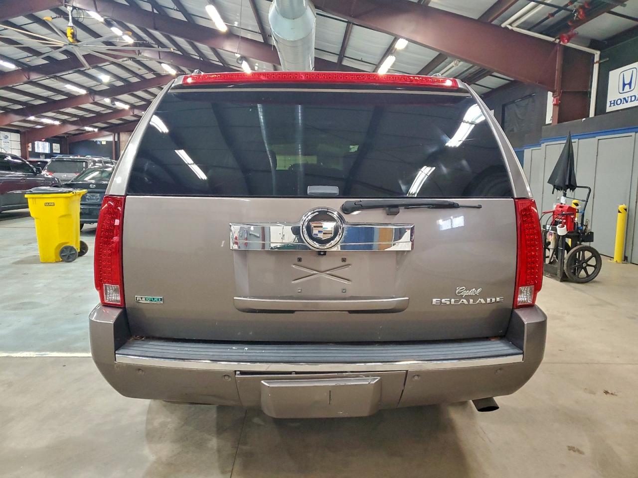 2011 Cadillac Escalade Esv Luxury VIN: 1GYS4HEF8BR184721 Lot: 94950935