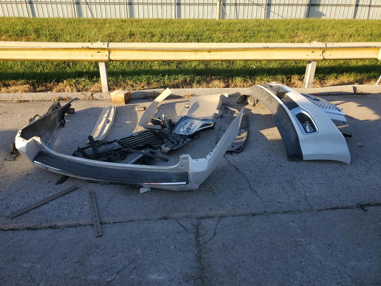 2017 GMC Yukon Xl Denali VIN: 1GKS2HKJ1HR266775 Lot: 90705805