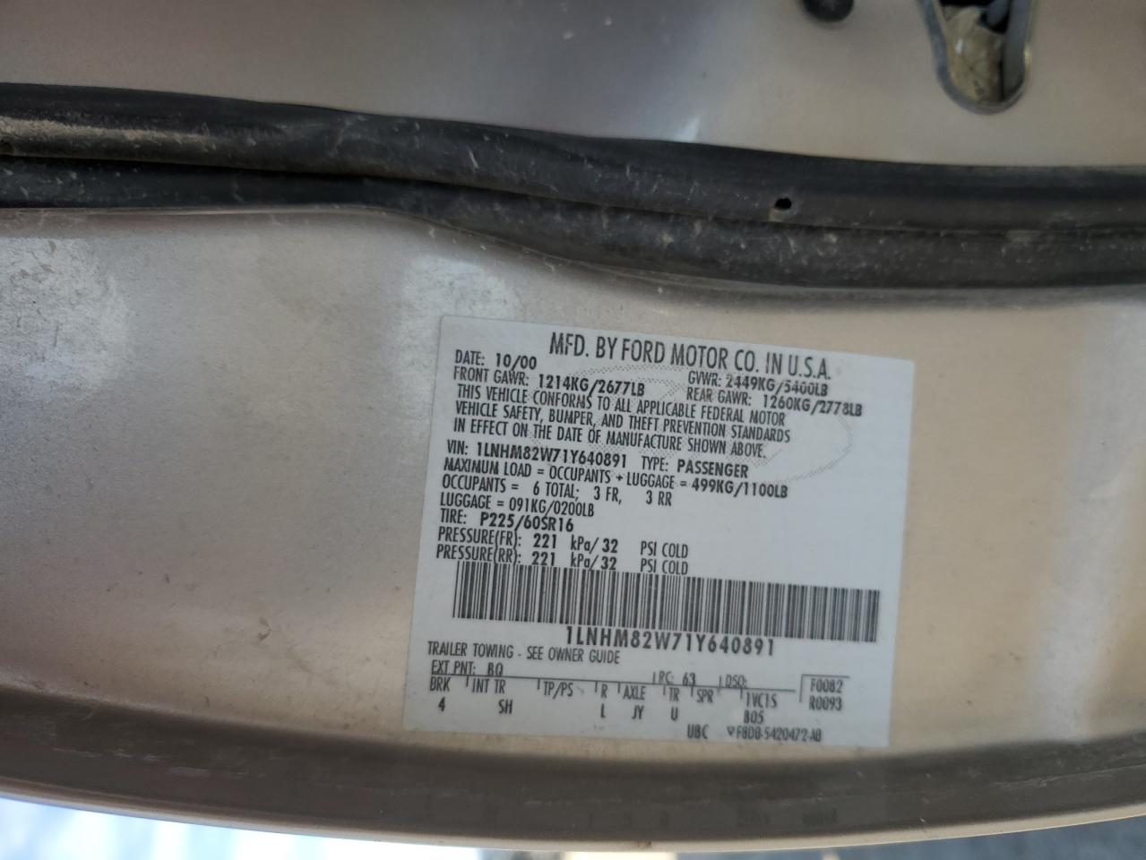 2001 Lincoln Town Car Signature VIN: 1LNHM82W71Y640891 Lot: 91051105