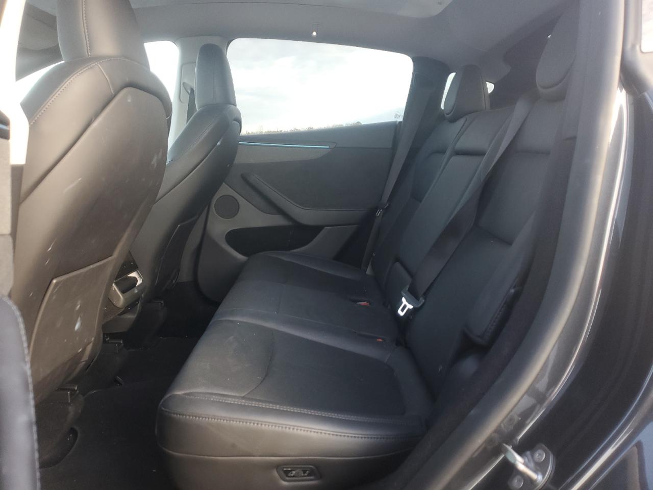 2026 Tesla Model Y VIN: 7SAYGDEE7TF323626 Lot: 93055565