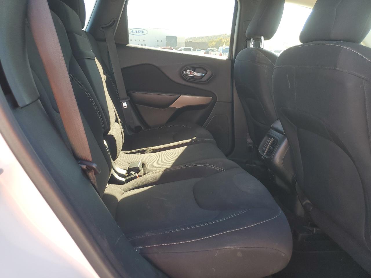 2017 Jeep Cherokee Latitude VIN: 1C4PJLCB3HW592674 Lot: 90129785