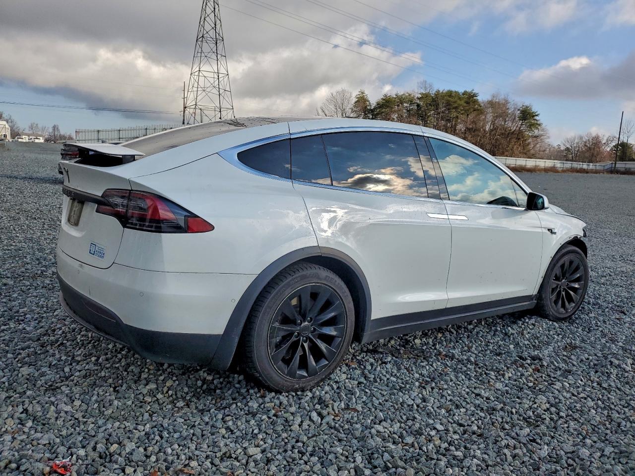 2017 Tesla Model X VIN: 5YJXCBE29HF064370 Lot: 94323105