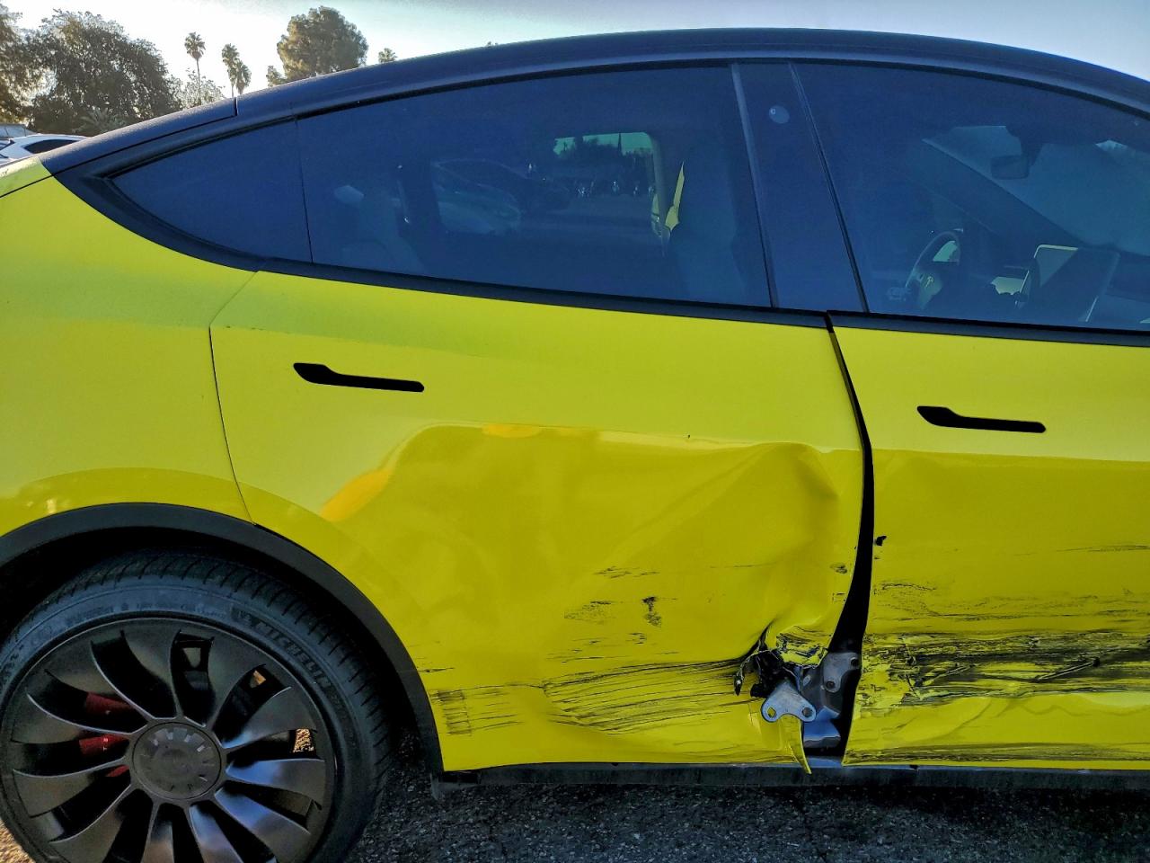 2023 Tesla Model Y VIN: 7SAYGDEF0PF663649 Lot: 93675045