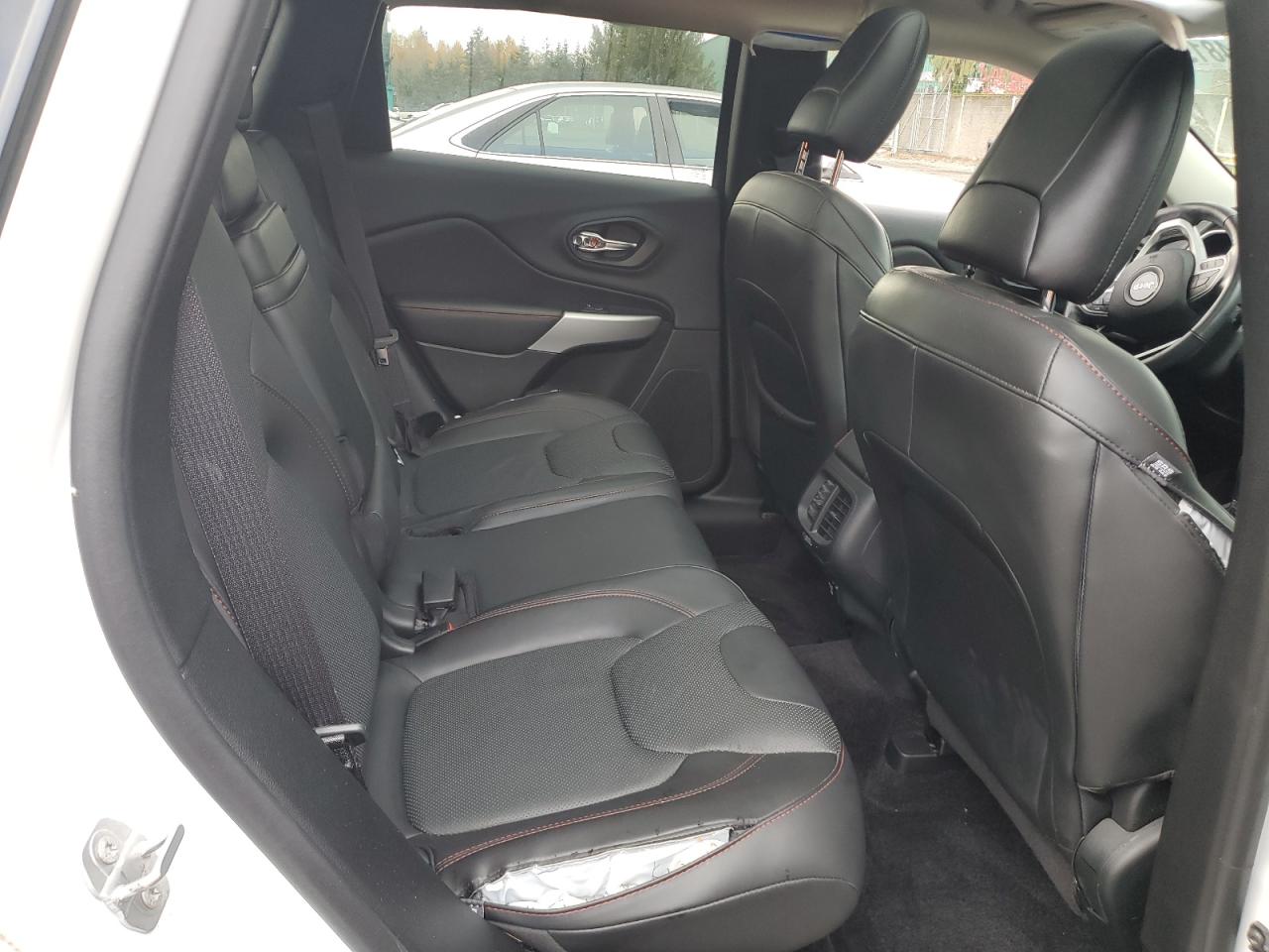 2018 Jeep Cherokee Trailhawk VIN: 1C4PJMBX0JD525728 Lot: 92348195