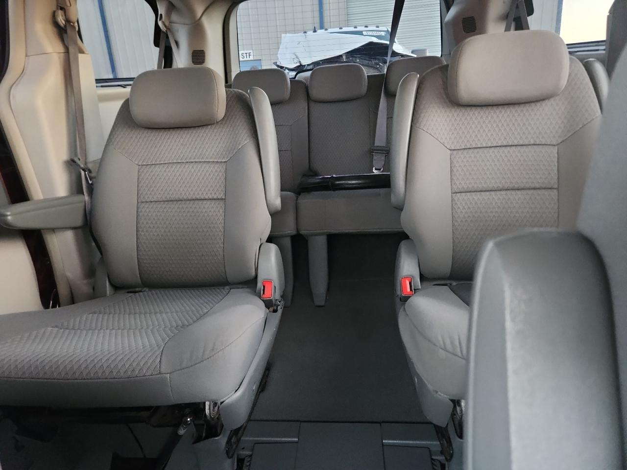 2008 Chrysler Town & Country Touring VIN: 2A8HR54P48R690665 Lot: 91706425