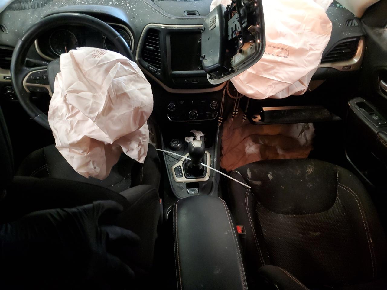 2016 Jeep Cherokee Latitude VIN: 1C4PJMCB6GW235039 Lot: 92290465