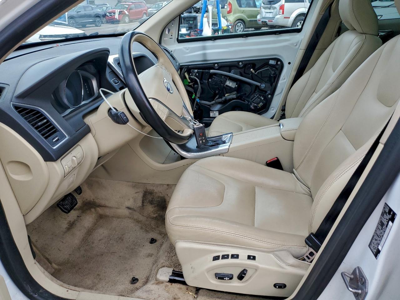 2016 Volvo Xc60 T5 Premier VIN: YV4612RK7G2852736 Lot: 93731015