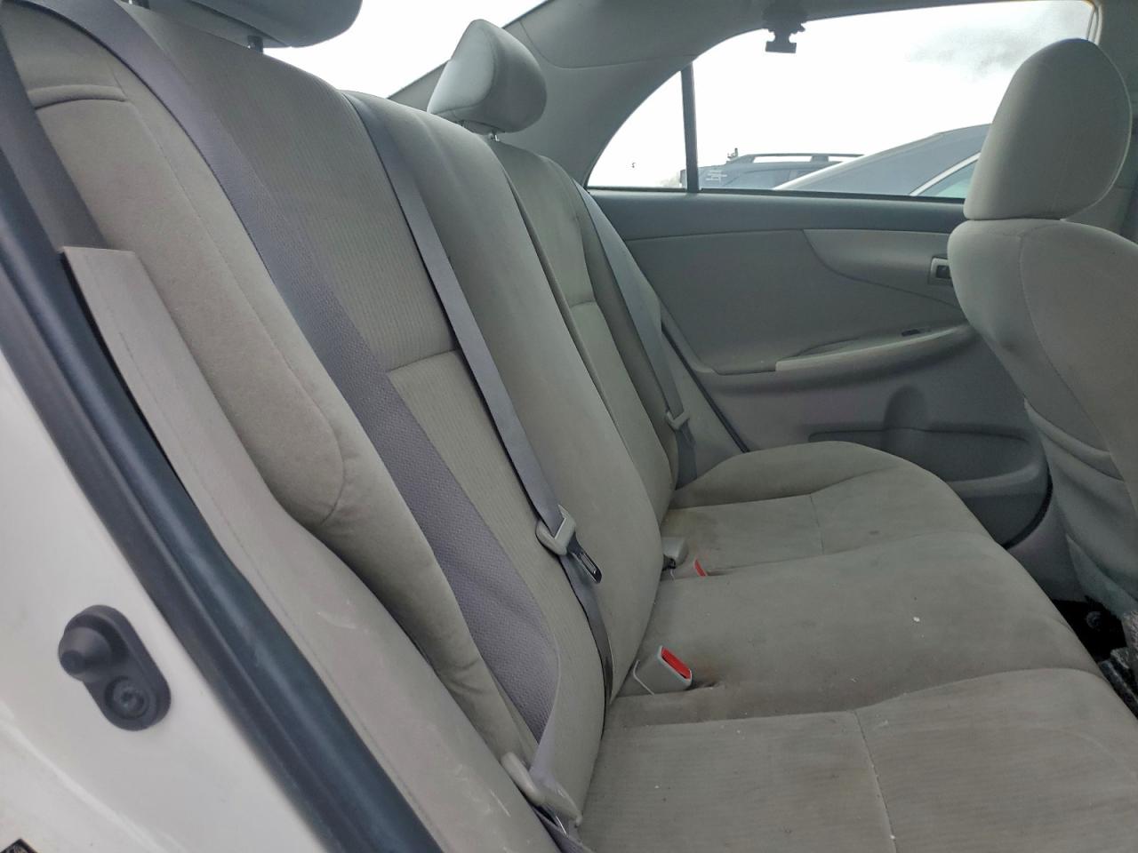 2010 Toyota Corolla Base VIN: 2T1BU4EE5AC350952 Lot: 93731755