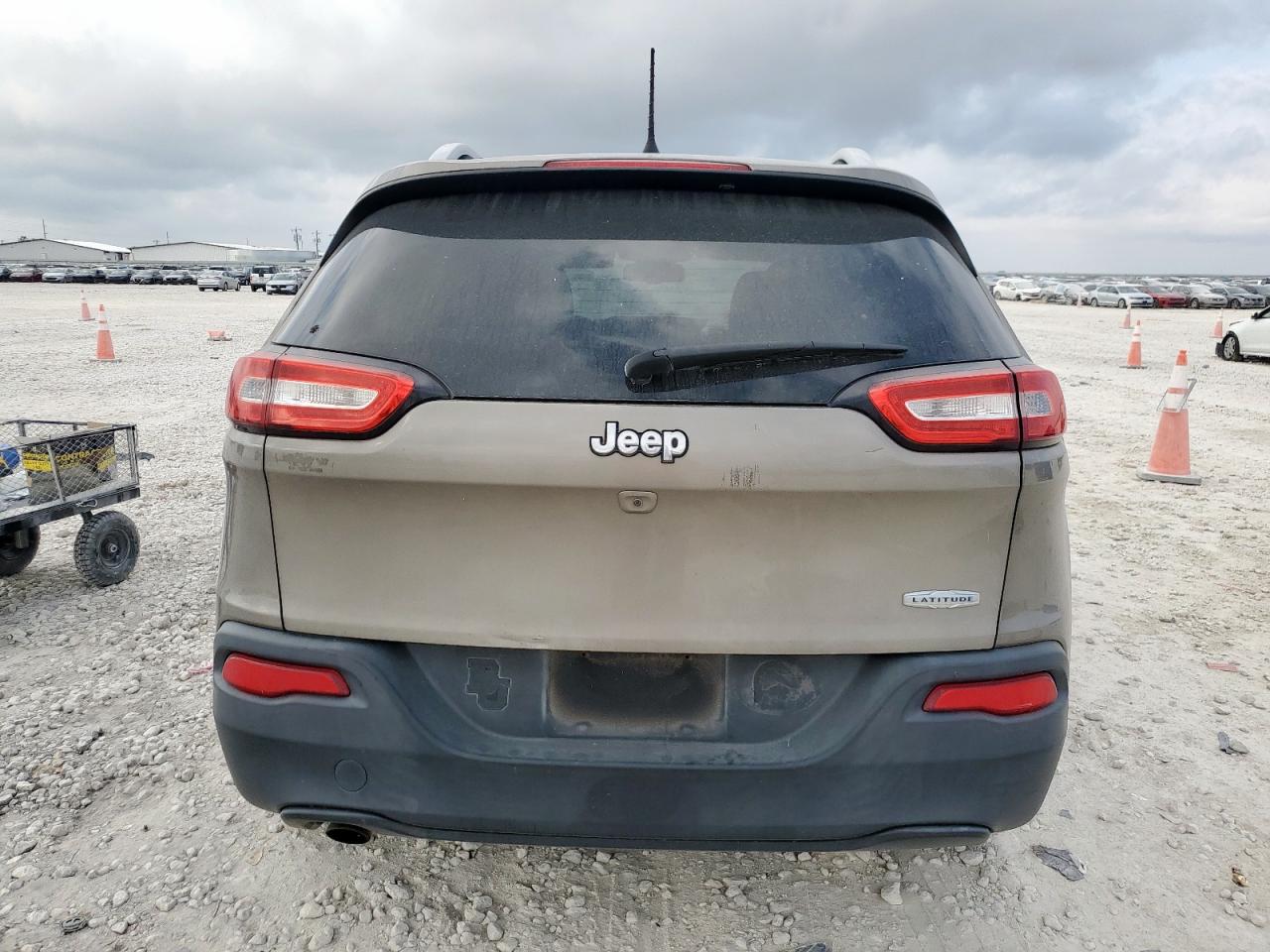 2017 Jeep Cherokee Latitude VIN: 1C4PJLCBXHW661151 Lot: 93094325