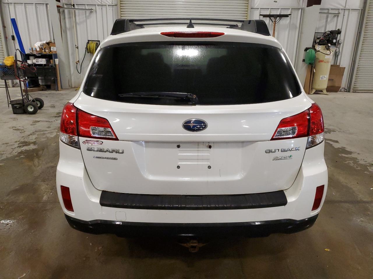 2014 Subaru Outback 2.5I Premium VIN: 4S4BRBCC5E3304961 Lot: 93557225