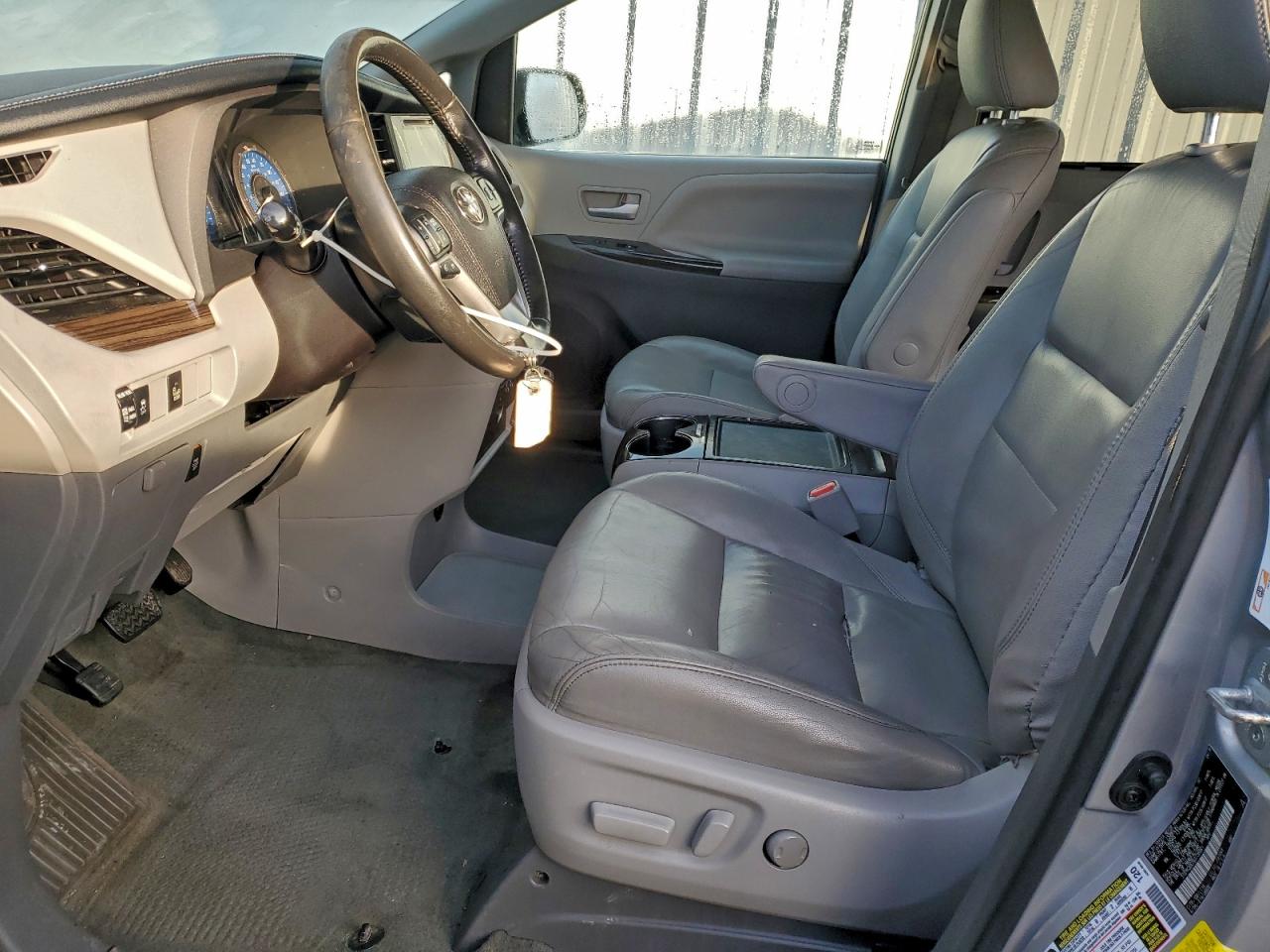 2016 Toyota Sienna Xle VIN: 5TDYK3DC7GS736881 Lot: 93614455