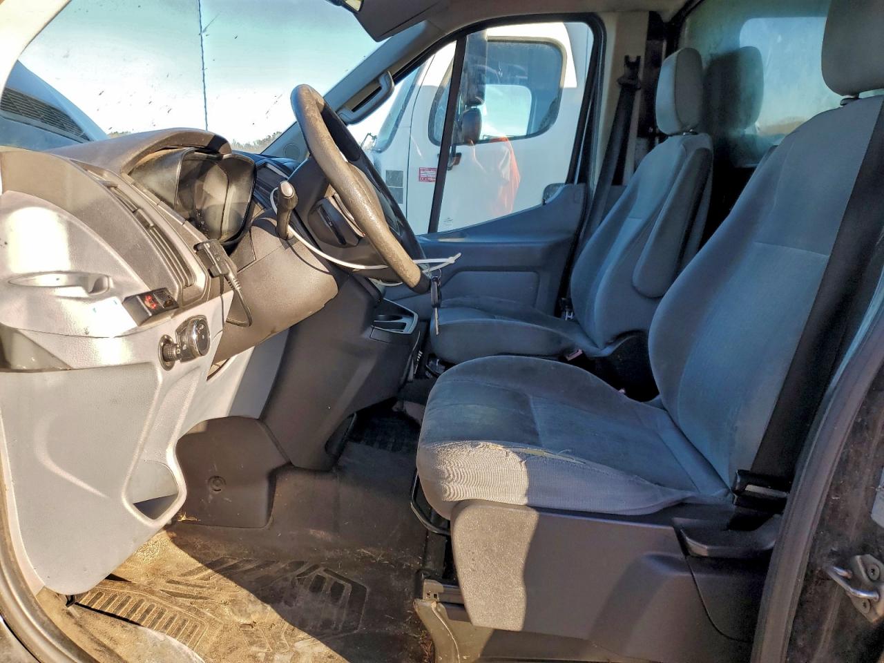 2016 Ford Transit Box Truck VIN: 1FDBF9ZM0GKB57040 Lot: 92639595