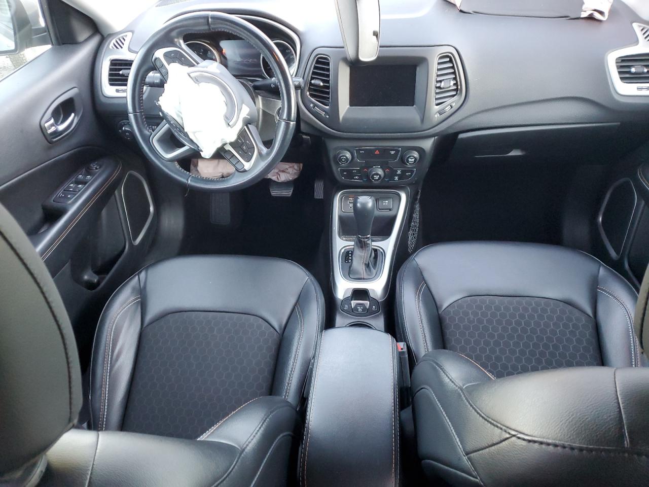 2019 Jeep Compass Latitude VIN: 3C4NJCBB3KT851587 Lot: 92249835