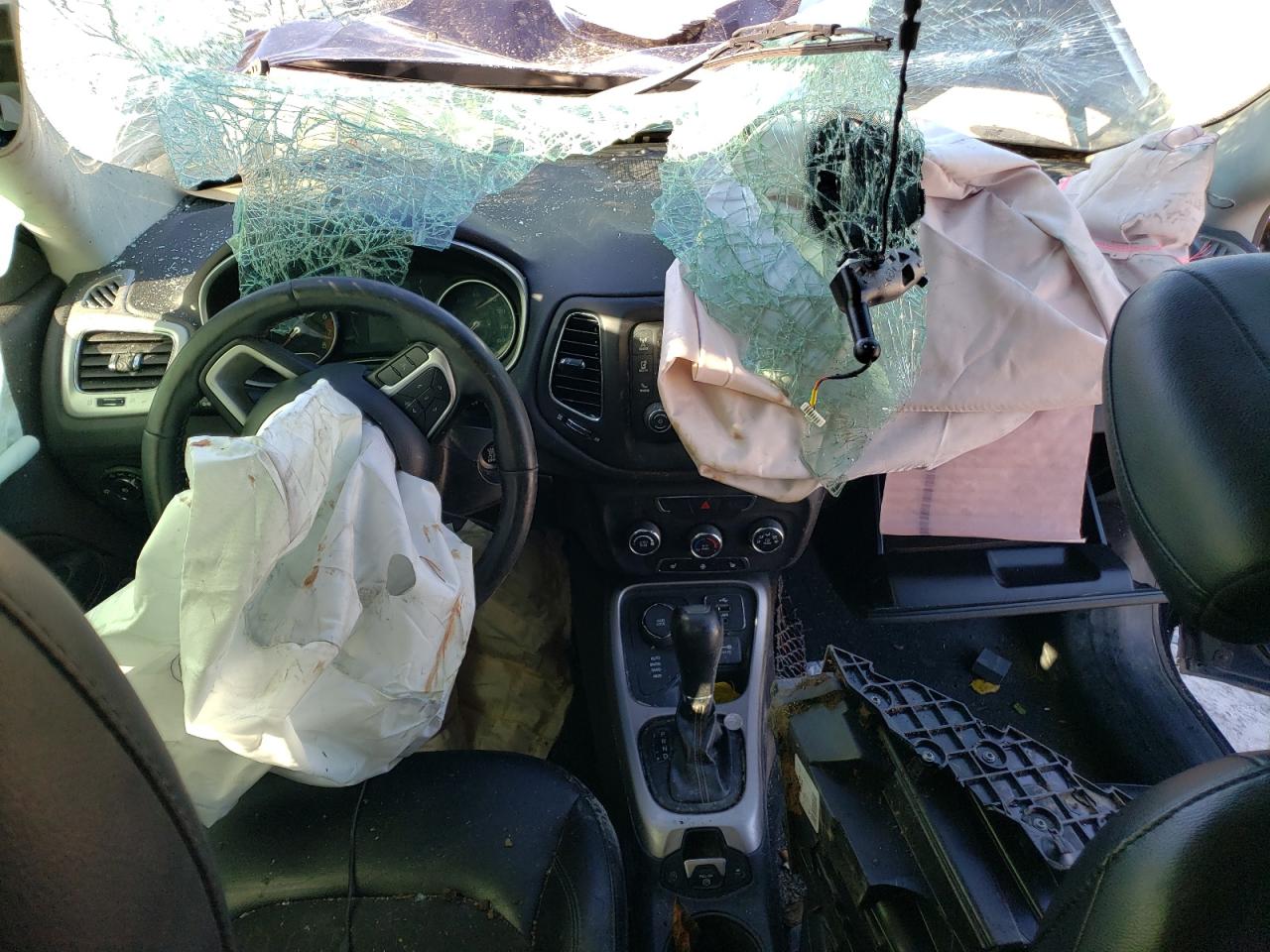 2018 Jeep Compass Latitude VIN: 3C4NJDBB7JT361044 Lot: 92227445