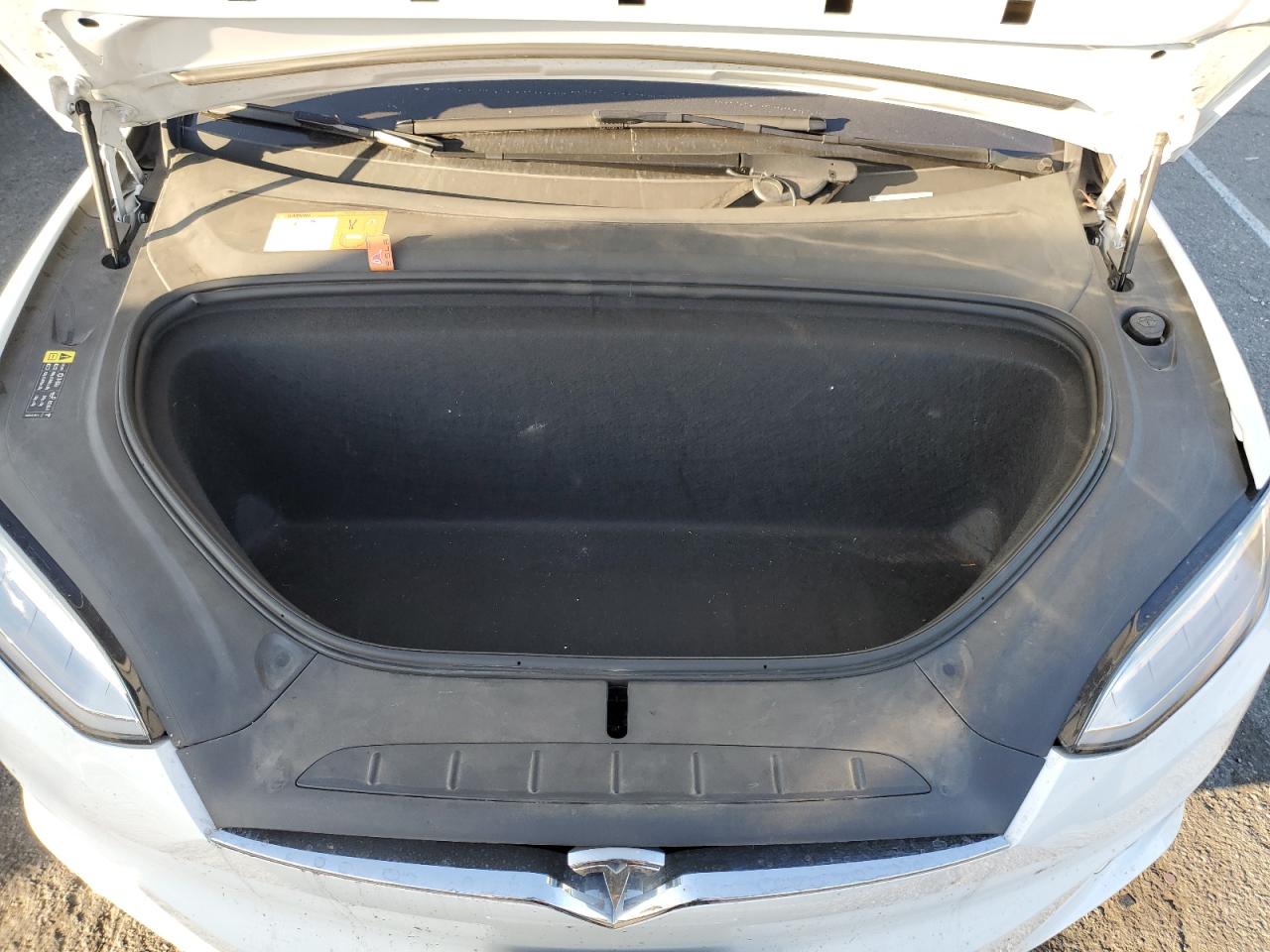 2018 Tesla Model X VIN: 5YJXCBE23JF123984 Lot: 91221045