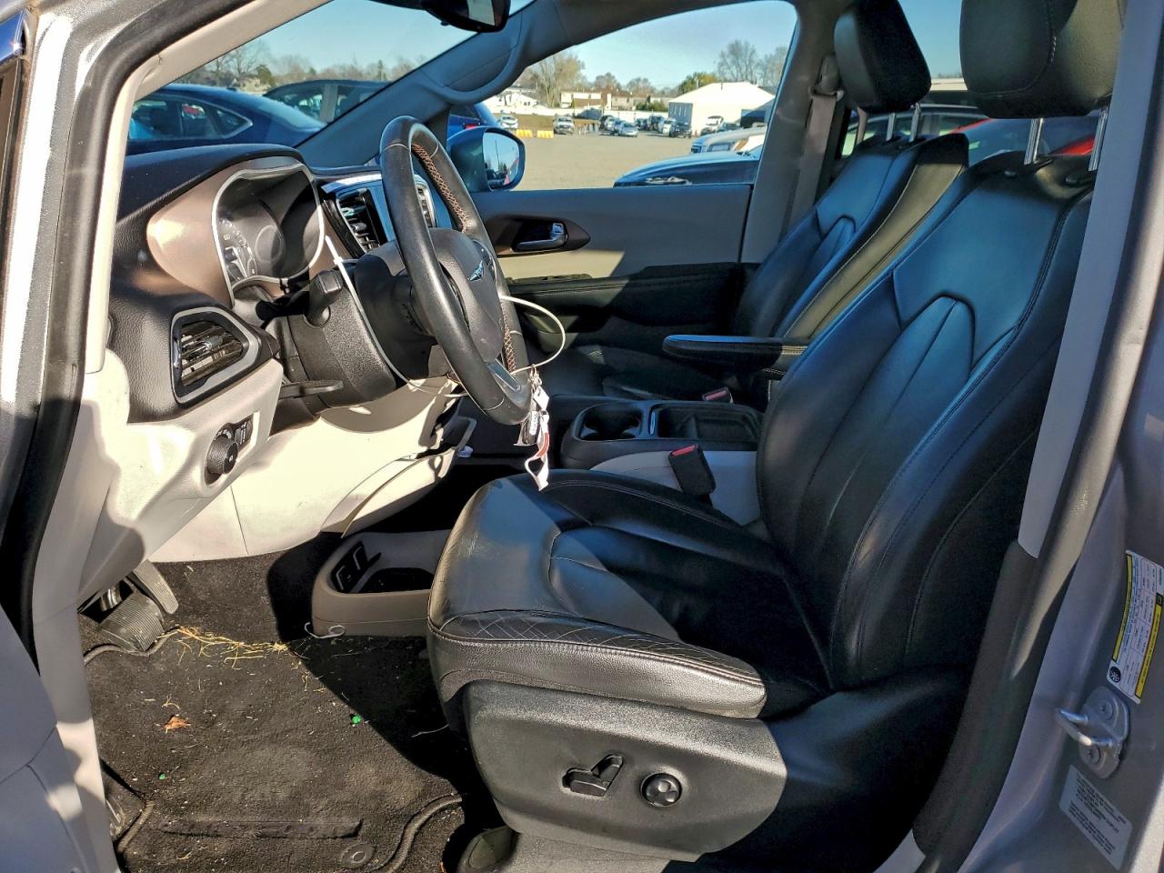 2017 Chrysler Pacifica Touring L VIN: 2C4RC1BG4HR803684 Lot: 93829095