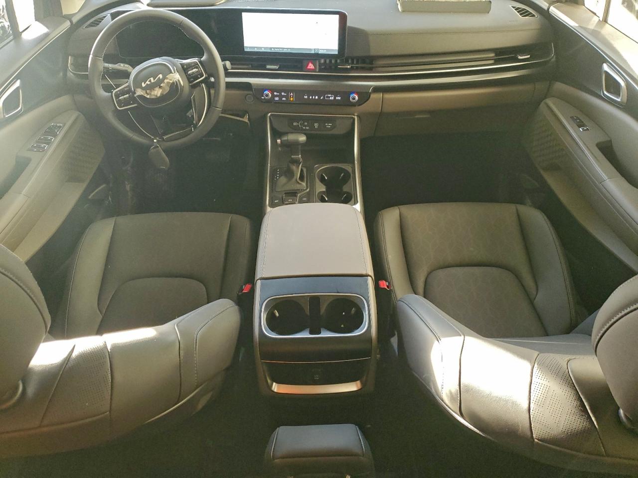 2026 Kia Carnival Lx VIN: KNDNB5K32T6587839 Lot: 93999795