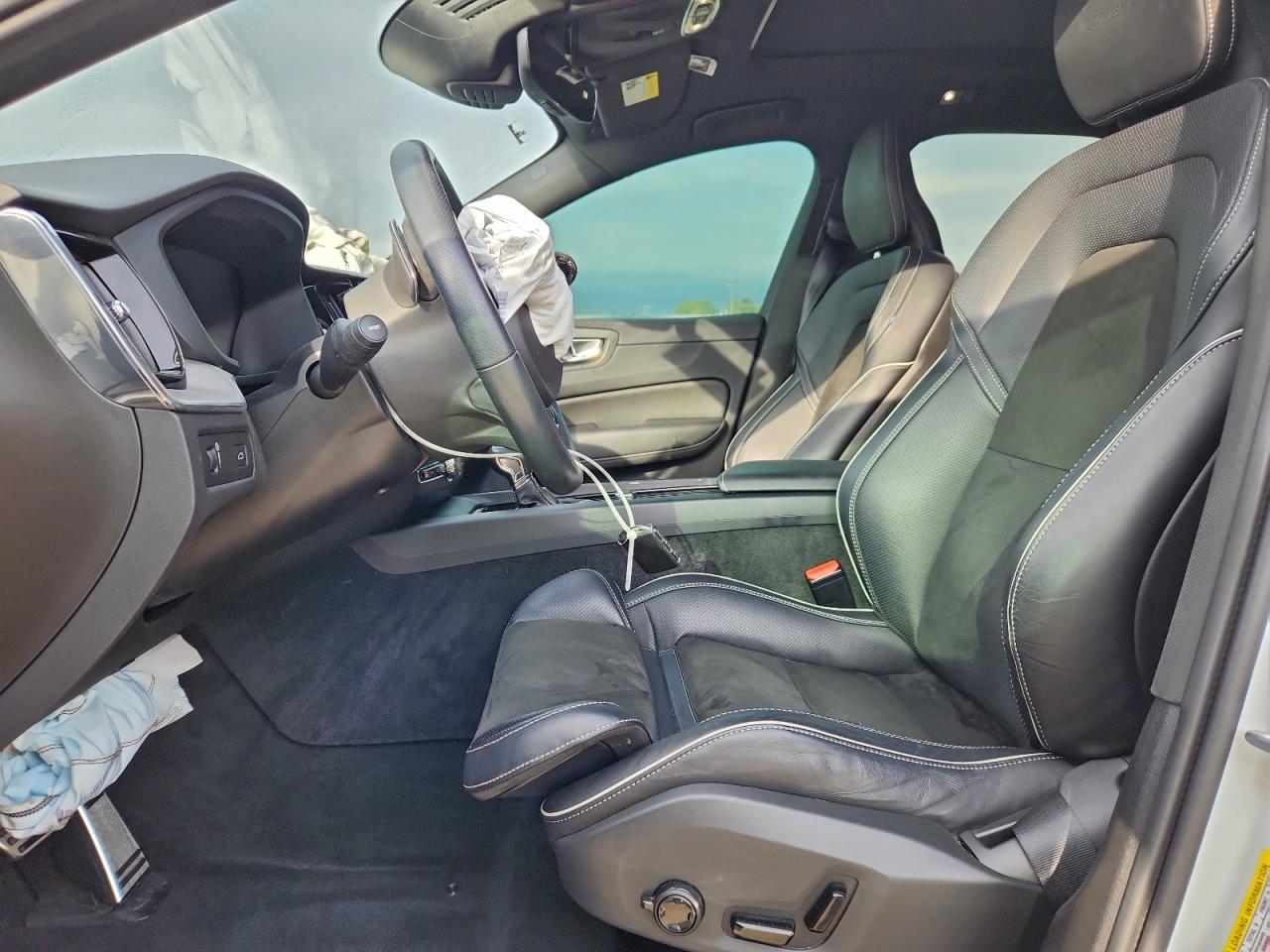 2019 Volvo Xc60 T5 R-Design VIN: LYV102RM9KB296793 Lot: 94336715