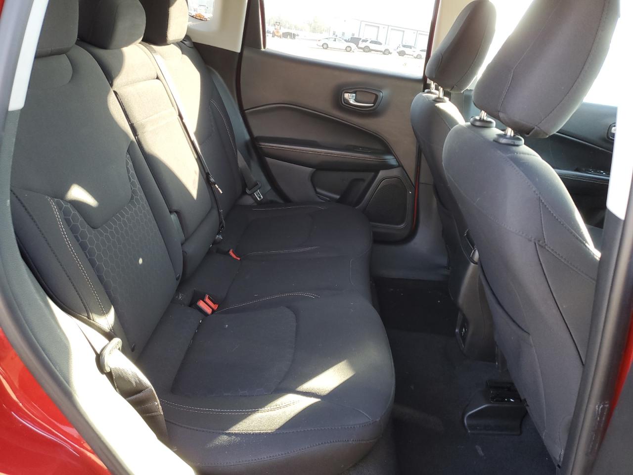 2018 Jeep Compass Sport VIN: 3C4NJCAB5JT271662 Lot: 92833645