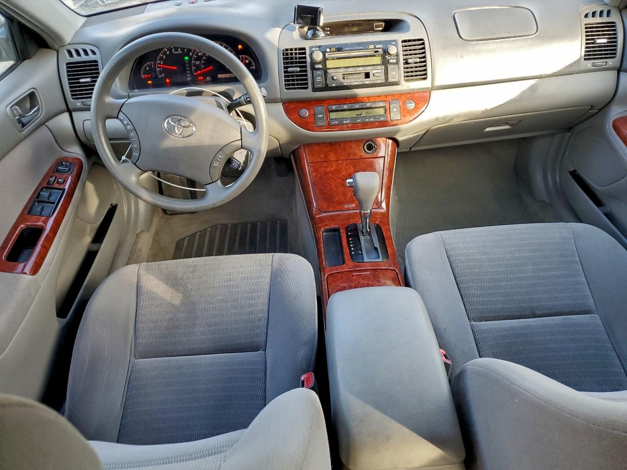 2005 Toyota Camry Le VIN: 4T1BE30K15U993792 Lot: 94469355