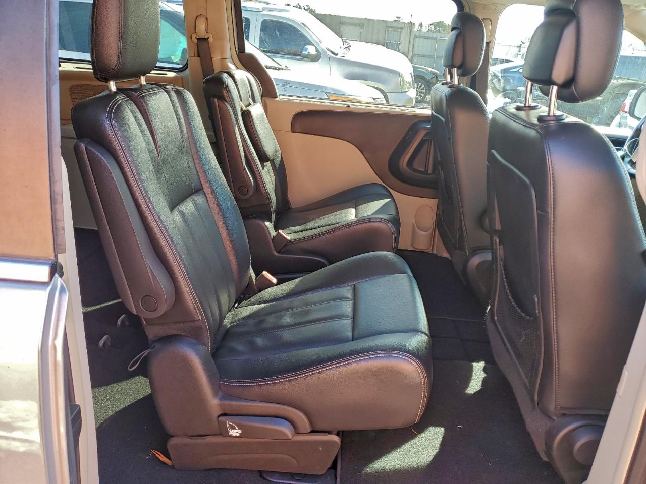 2015 Chrysler Town & Country Touring VIN: 2C4RC1BG5FR628004 Lot: 91088435