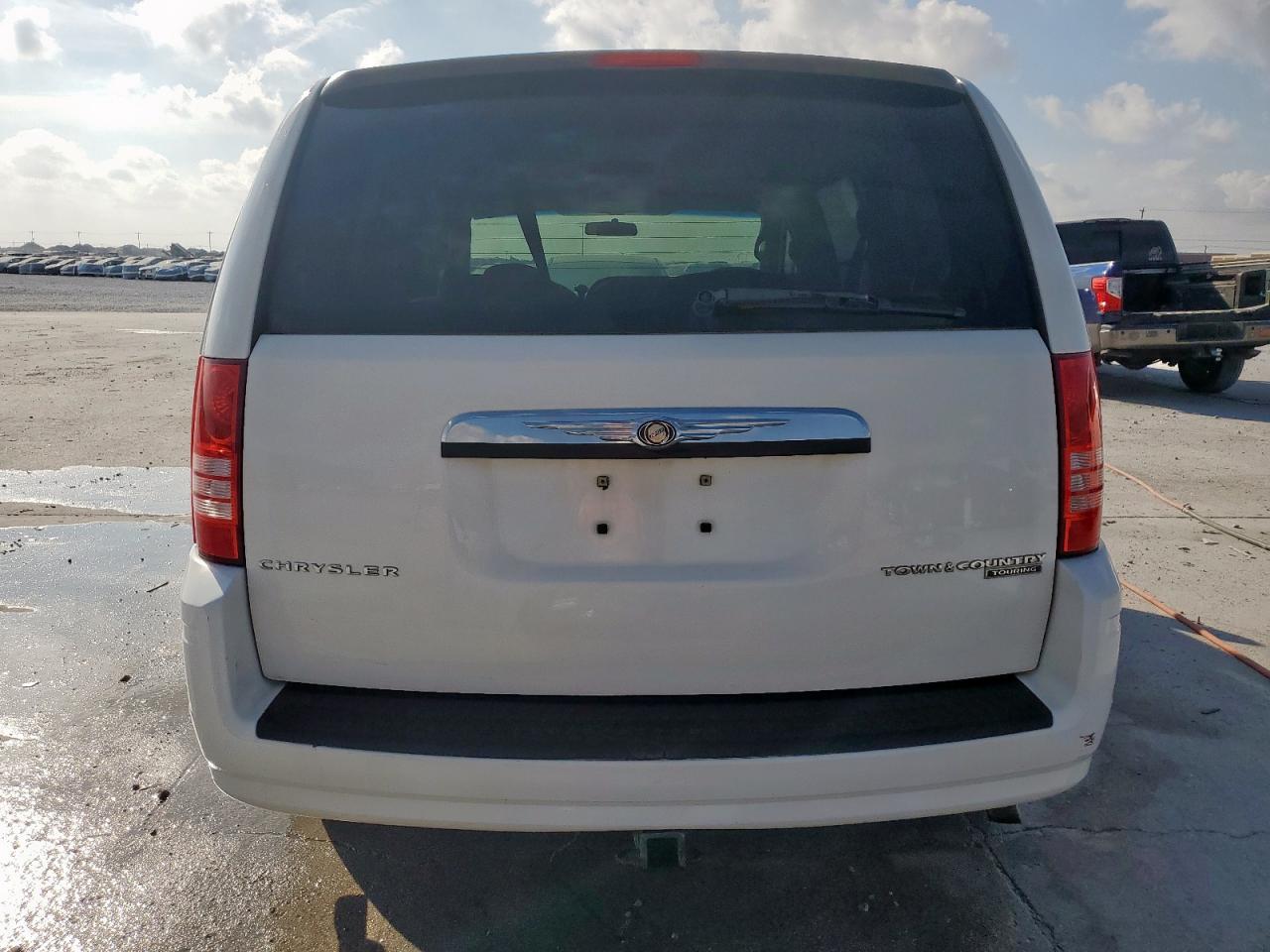 2010 Chrysler Town & Country Touring VIN: 2A4RR5D15AR302852 Lot: 93524035