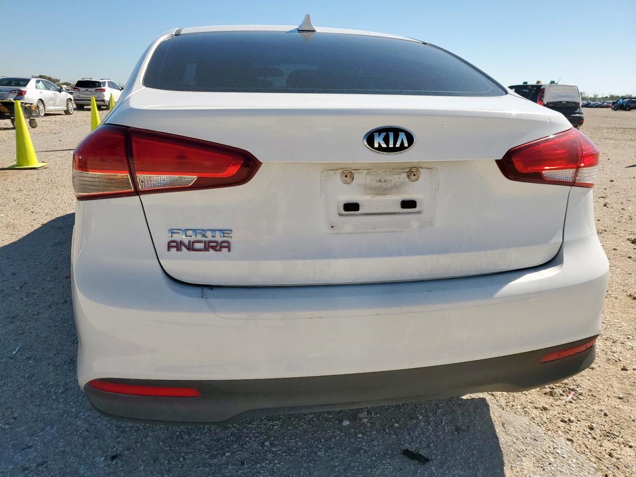 2017 Kia Forte Lx VIN: 3KPFK4A74HE078064 Lot: 91001085