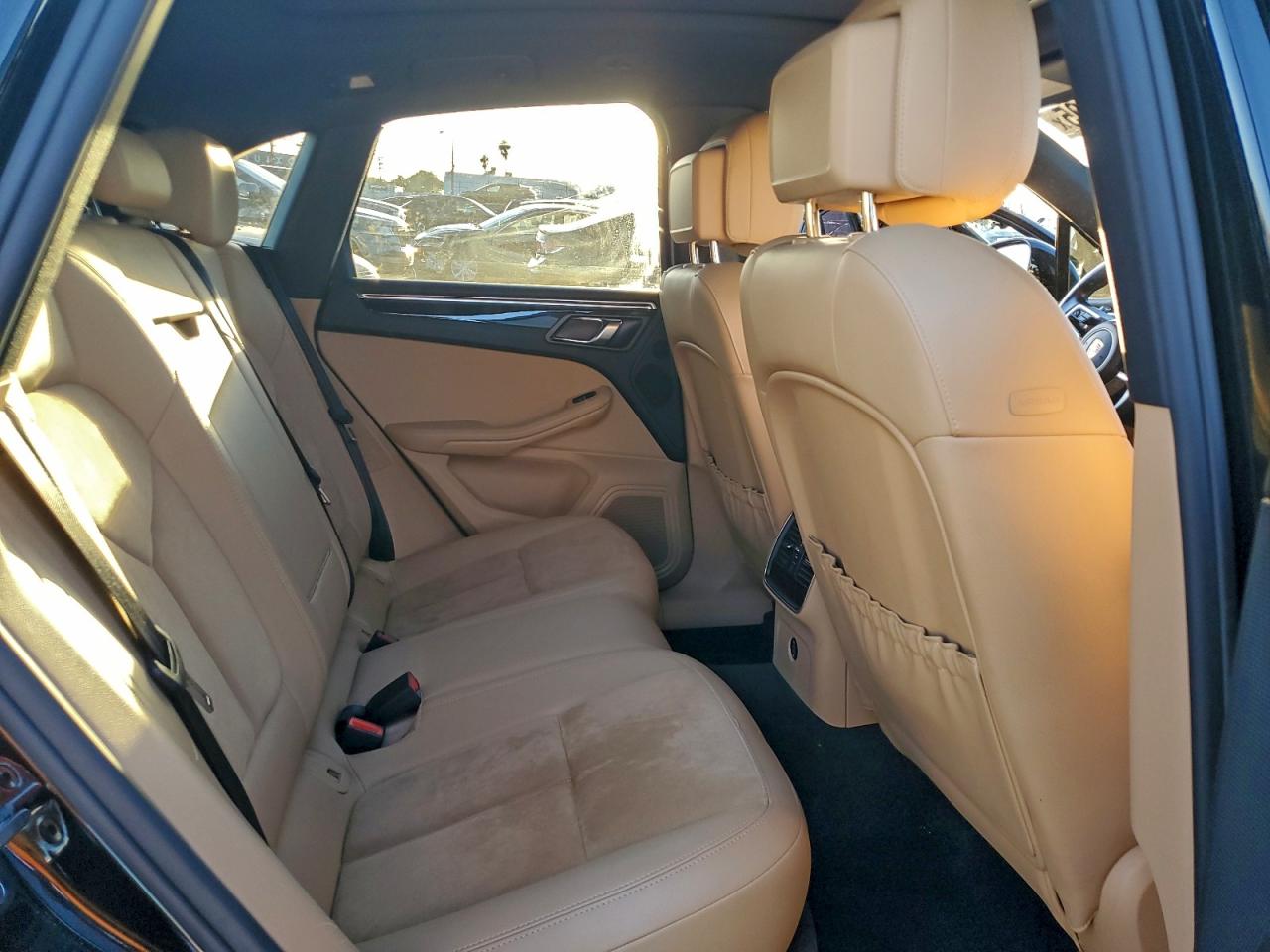 2018 Porsche Macan VIN: WP1AA2A51JLB18211 Lot: 92765495