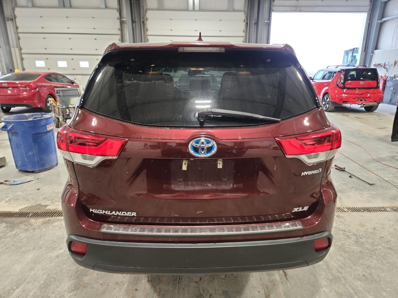 2017 Toyota Highlander Hybrid VIN: 5TDJGRFH1HS035818 Lot: 92933425