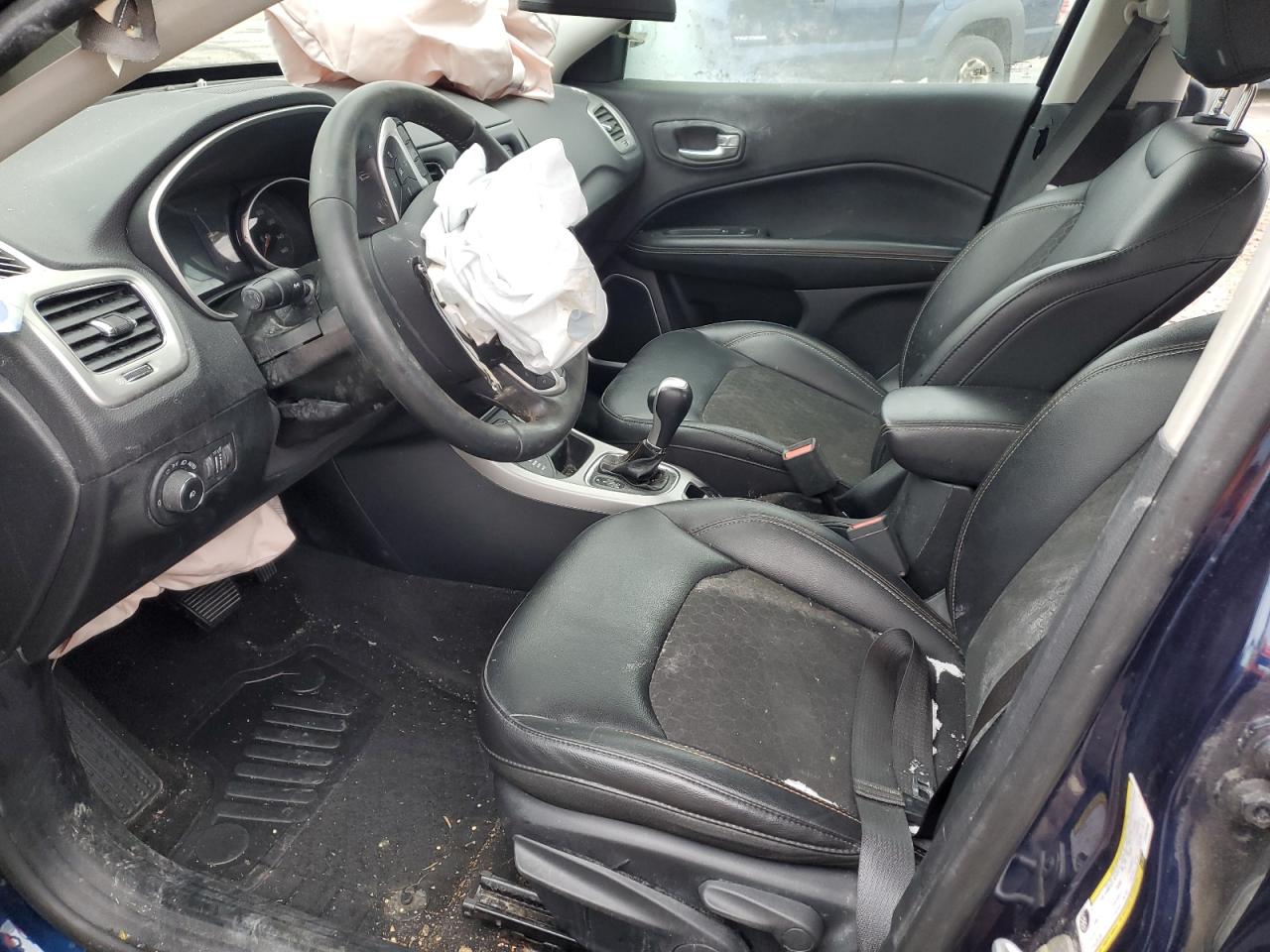 2018 Jeep Compass Latitude VIN: 3C4NJDBB7JT262000 Lot: 92691485