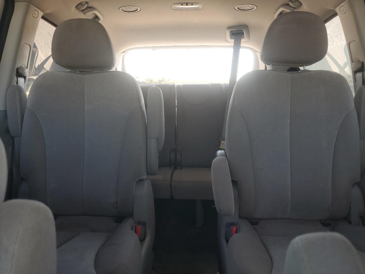 2012 Kia Sedona Lx VIN: KNDMG4C76C6430999 Lot: 92978665