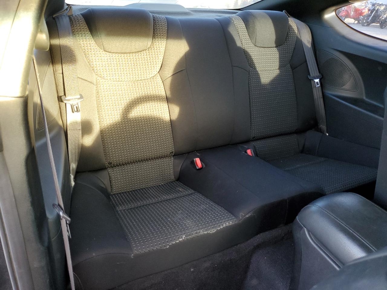 2010 Hyundai Genesis Coupe 2.0T VIN: KMHHT6KD8AU042421 Lot: 92451875