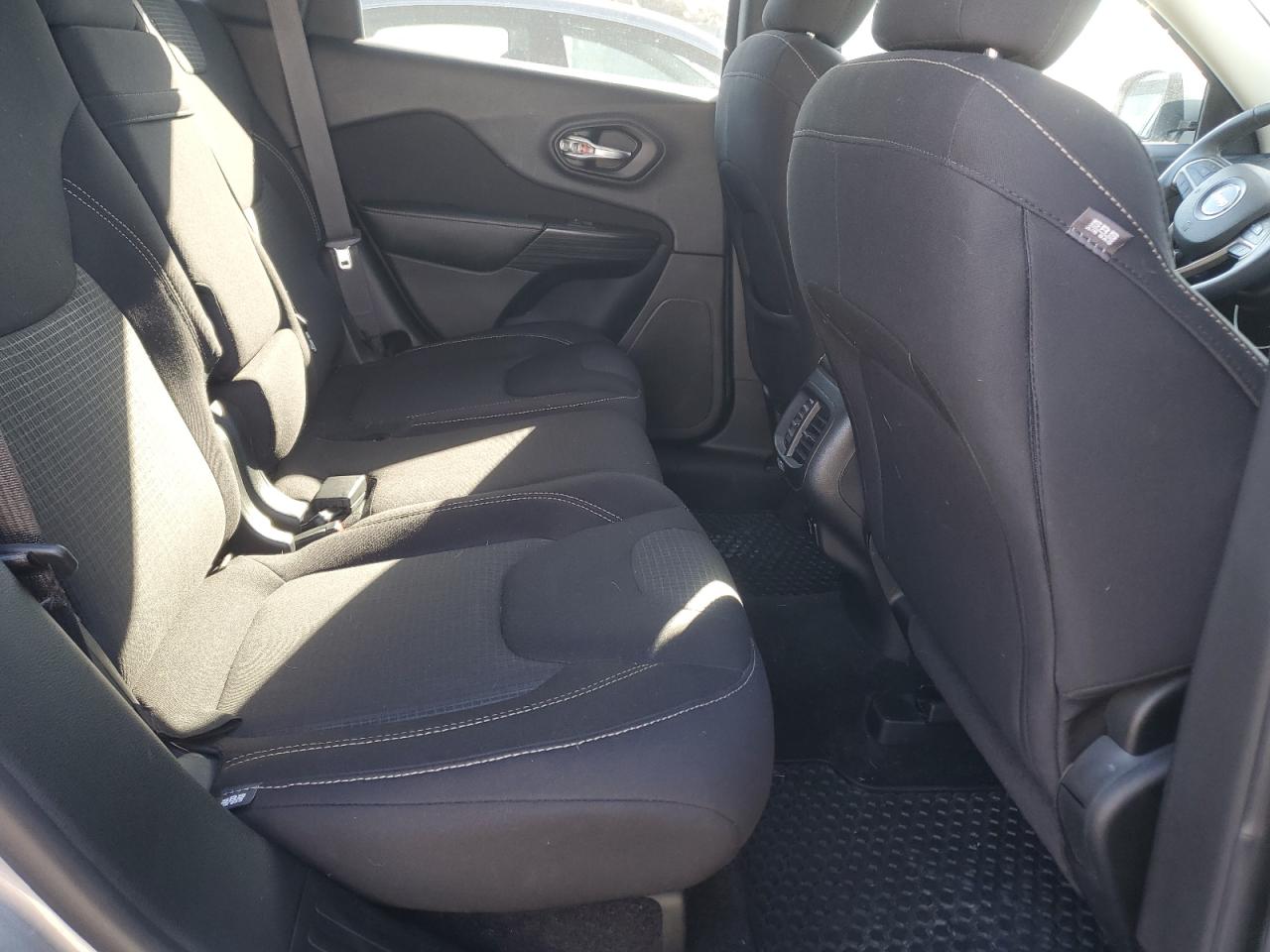 2017 Jeep Cherokee Latitude VIN: 1C4PJMCS9HW501669 Lot: 91930525