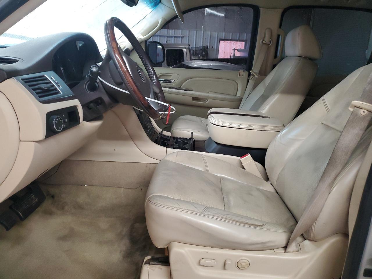 2008 Cadillac Escalade Esv VIN: 1GYFK66828R104995 Lot: 91420185