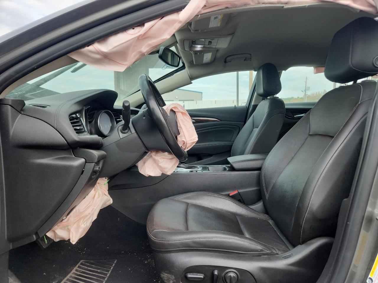 2018 Buick Regal Essence VIN: W04GP6SX5J1054259 Lot: 92709455