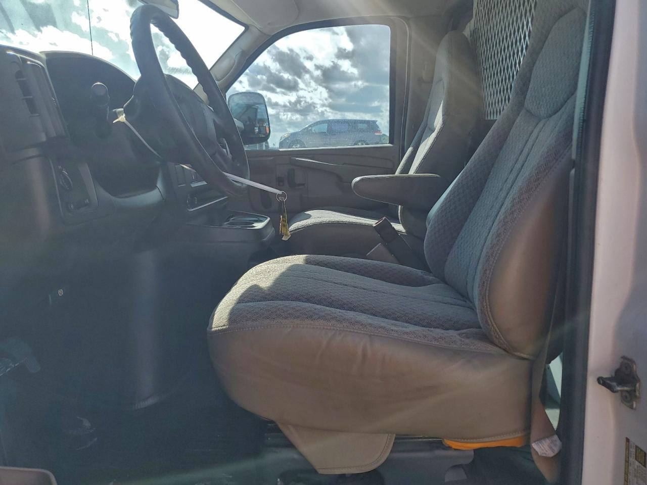 2005 Chevrolet Express G2500 VIN: 1GCGG25V851133701 Lot: 94085795