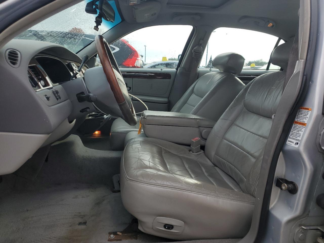 2001 Lincoln Town Car Signature VIN: 1LNHM82W31Y729695 Lot: 90864415