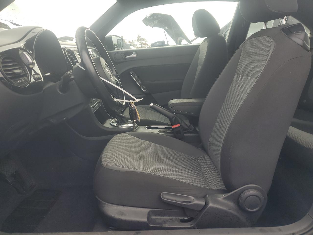 2017 Volkswagen Beetle 1.8T VIN: 3VWF17AT1HM611749 Lot: 93554275