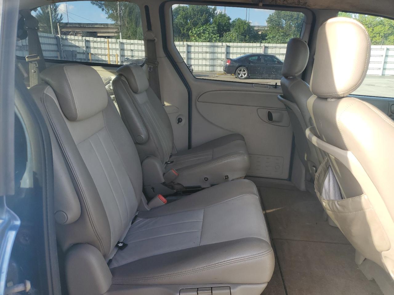 2005 Dodge Grand Caravan Sxt VIN: 2D4GP44L35R389349 Lot: 92882035